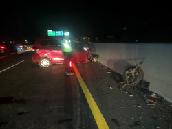 Ertiga Tertabrak Bus di Tol Semarang-Batang KM 383A, 1 Orang Tewas