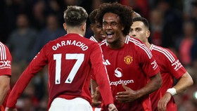 Zirkzee Girang Bawa MU Menang dan Cetak Gol Debut