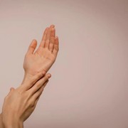 Tips Merawat Kulit Telapak Tangan, Bikin Jadi Lebih Lembab dan Lembut