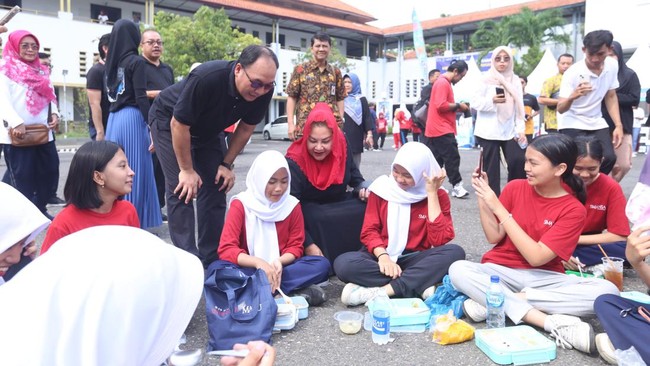 Sebagai dukungan program makan siang gratis nasional, Pemkot Semarang meluncurkan program Stroberi yang memberdayakan urban farming lokal.