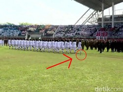 Sepatu Paskibraka Jember Lepas Saat Berbaris Hendak Kibarkan Bendera
