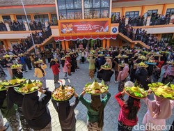 79 Tumpeng Meriahkan Perayaan HUT ke-79 RI di SMKN 2 Ponorogo
