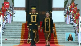 VIDEO: Jokowi dan Iriana Kompak Pakai Baju Adat Kutai Kaltim