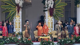 Wapres Ma'ruf Kenakan Busana Melayu Sambas, Lambangkan Kejayaan