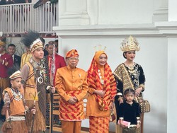 Berbaju Adat Pontianak, Wapres Hadiri Upacara HUT RI di Istana Jakarta