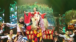 Yura Yunita Ternyata Bisa Naik Reog di Pagelaran Sabang Merauke