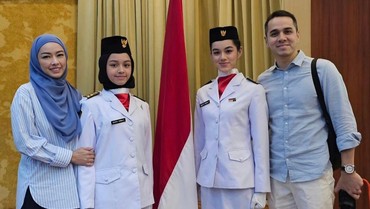 img-title Rionaldo Stokhorst Bangga dan Haru Saat 2 Putrinya Jadi Paskibra