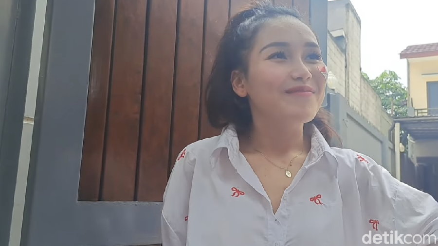 Ayu Ting Ting jelaskan alasan balas komentar netizen julid.