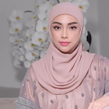 Celine Evangelista Menanti Suami Kaya Raya