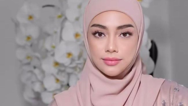 Pakai Hijab usai Mualaf, Celine Evangelista: Aku Merasa Lebih Terhormat