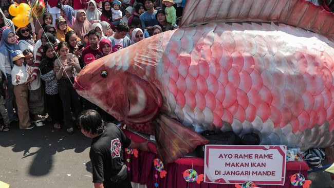 FOTO: Warna-warni Karnaval Peringati HUT Ke-79 Kemerdekaan RI