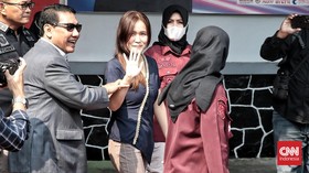 Jessica Wongso Tersenyum Keluar Lapas Pondok Bambu Hari Ini