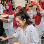 Momen 5 Selebriti Rayakan HUT RI Ke-79, Jadi Petugas Upacara hingga Ikut Lomba Warga