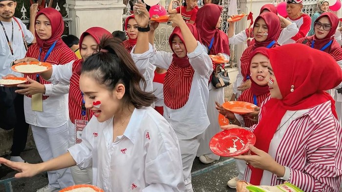 Momen 5 Selebriti Rayakan HUT RI Ke-79, Jadi Petugas Upacara hingga Ikut Lomba Warga