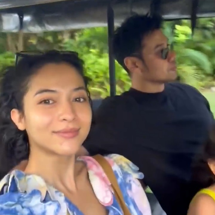 <p>Belum lama ini, Putri dan Chicco menikmati<em> quality time</em> di kawasan Nusa Dua, Bali. Mereka pergi menginap di sebuah villa yang dilengkapi dengan<em> private pool</em>. (Foto: Instagram @putrimarino @chicco.jerikho)</p>
