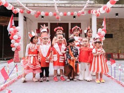 Potret Rayyanza Fashion Show Pakai Baju Daur Ulang Plastik Karya Sus Rini