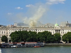 Gedung Pameran Seniman Dunia di London Dibuka Lagi Usai Dilalap Api