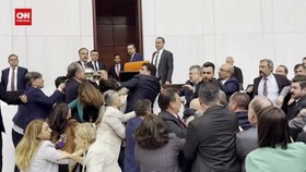 VIDEO: Momen Baku Hantam Antar Anggota Parlemen di Turki
