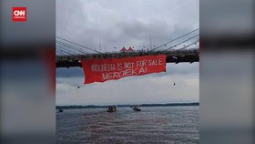 VIDEO: Bentangan Spanduk di Jembatan Pulau Balang Kritik Kemewahan IKN