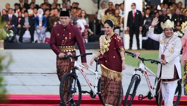 img-title Jadi Busana Terbaik, Makna Baju AHY dan Annisa Pohan di Upacara 17 Agustus 2024
