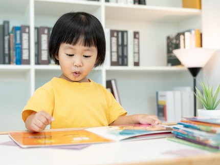 12 Cara Belajar Membaca Anak TK yang Efektif, Bisa Dicoba di Rumah