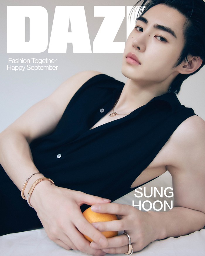 Bagi yang belum tahu, Jake dan Sunghoon ENHYPEN akhirnya resmi ditunjuk sebagai “Friends of the House” terbaru Tiffany & Co. di Korea dan Jepang pada 30 April 2024 lalu. Kabar gembira ini sudah dinantikan fans sejak cukup lama. / Foto: x.com/DazedKorea