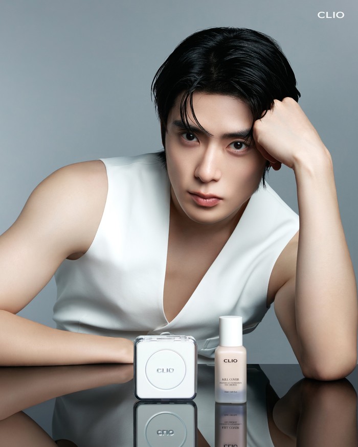 Bikin bangga penggemar, artis Korea yang lahir di Hari Valentine atau Hari Kasih Sayang ini kini bergabung dengan An Yujin IVE sebagai ambassador salah satu brand makeup Korea paling terkenal tersebut. / Foto: x.com/official_CLIO