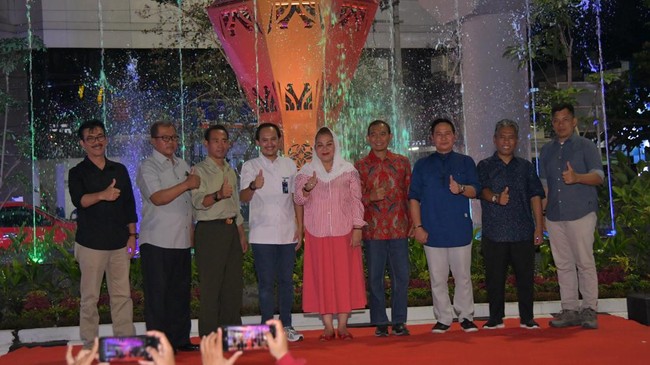 Pembangunan taman Taman Brilian Park di Jalan Pandanaran Semarang merupakan bentuk kolaborasi Pemkot dengan BRI Tbk melalui program CSR) senilai Rp1,4 miliar.