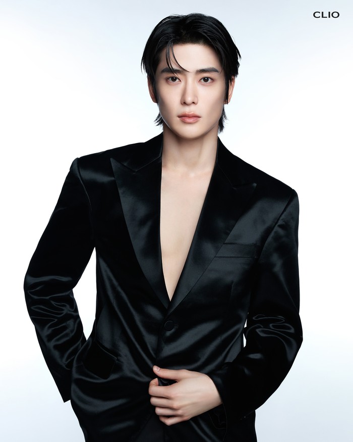 CLIO secara resmi memperkenalkan Jaehyun NCT sebagai duta terbarunya pada Jumat, (16/8) tepat tengah malam waktu Korea. Kabar gembira yang diunggah di media sosial itu langsung dibanjiri komentar positif dari para penggemarnya. / Foto: x.com/official_CLIO