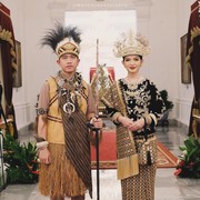 Ramai di Medsos, Gibran Pakai Pakaian Adat Papua untuk Perempuan di Upacara HUT RI ke-79