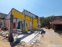 Putus Cinta Berujung TKW di Pati Relakan Rumahnya Dihancurkan Warga