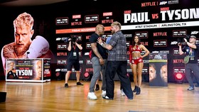 Mike Tyson Mengaku Hampir Meninggal, Duel Lawan Jake Paul Bisa Batal
