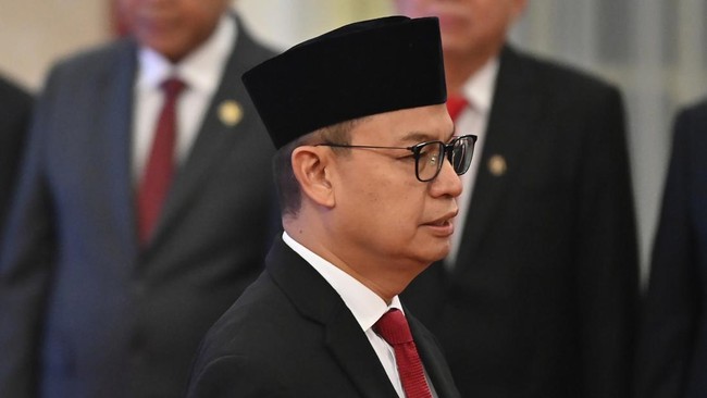 Kepala baru BPOM mengaku Jokowi memanggilnya ke Istana pada Selasa ini, dan salah satunya minta tak terlalu ribet soal patokan izin edar obat & vaksin di RI.