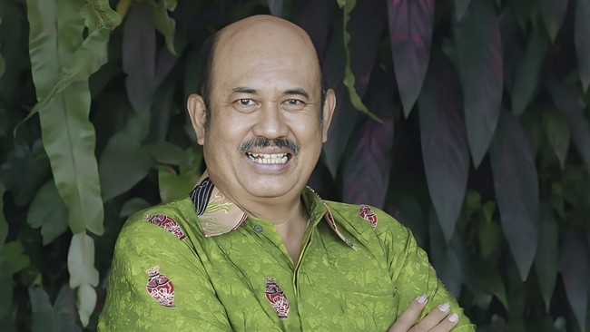 Menteri PPN/Kepala Bappenas Rachmat Pambudy adalah guru besar IPB. Ia akademisi yang ahli di bidang agribisnis dan kewirausahaan.