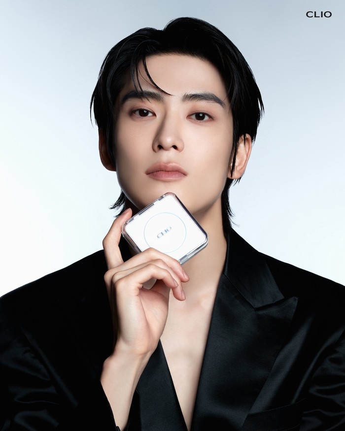 Sementara itu, produk pertama yang akan dipromosikan oleh Jaehyun NCT sebagai ambassador terbaru CLIO adalah KILL COVER Founwear Cushion THE ORIGINAL. Namun, cushion itu sendiri baru akan dirilis pada 30 Agustus 2024 mendatang. / Foto: x.com/official_CLIO
