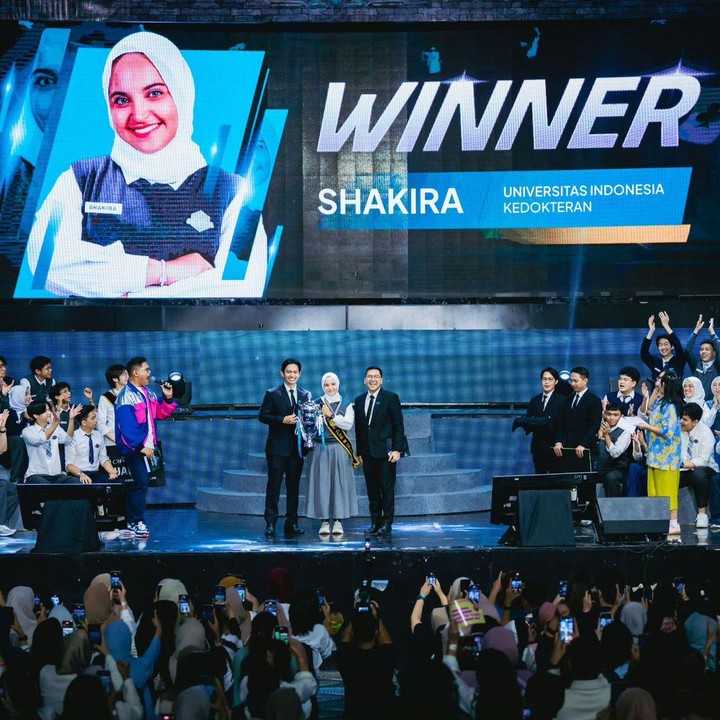<p>Saat duduk di bangku SMA, Shakira sudah mengikuti berbagai macam kejuaraan. Prestasi akademis yang diraihnya tersebut berhasil mengantar Shakira ikut Clash of Champions hingga menjadi keluar sebagai juara pertama. (Foto: Instagram @shakiraamirah)</p>