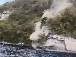 Viral WN Australia Keruk Tebing Nusa Lembongan demi Bangun Vila
