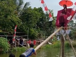 Fakta di Balik Viral Lomba Panjat Pinang Berhadiah Janda di Cianjur