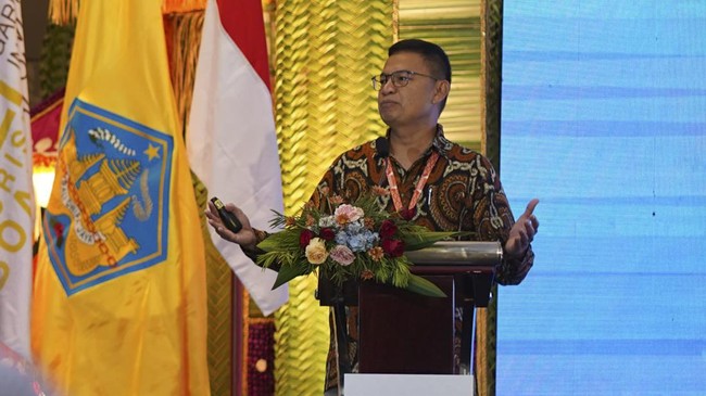 BPOM mengancam akan mencabut izin edar produk kosmetik overclaim yang menggunakan narasi berlebihan dalam memasarkan produk mereka.