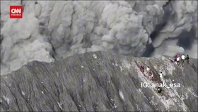 VIDEO: Detik-detik Pendaki Nyaris Disapu Erupsi Gunung Dukono di Malut