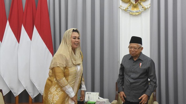 Putri Gus Dur, Yenny Wahid berambisi Wakil Presiden Ma'ruf Amin dapat memediasi bentrok antara PKB dan PBNU nan memanas belakangan ini.