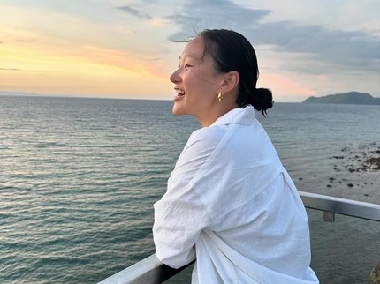 5 Potret OOTD Yerin Ha Pemeran Sophie Beckett yang Jadi Pasangan Benedict Bridgerton