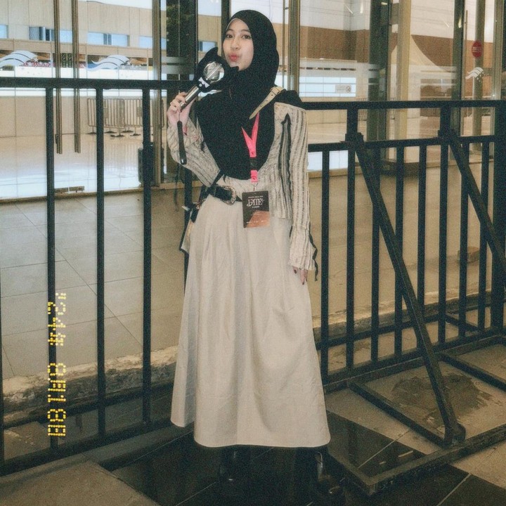 <p>Putri almarhum Ustaz Jefri Al Buchori itu diketahui merupakan seorang ENGENE alias penggemar berat ENHYPEN, Bunda. Dalam unggahannya, Adiba juga menyematkan lagu grup tersebut yang berjudul <em>Outro: Cross the Line.</em> (Foto: Instagram @adiba.knza)</p>