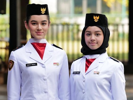 7 Potret Dua Putri Rionaldo Stockhorst Jadi Paskibra, Bikin Ortu Haru & Bangga