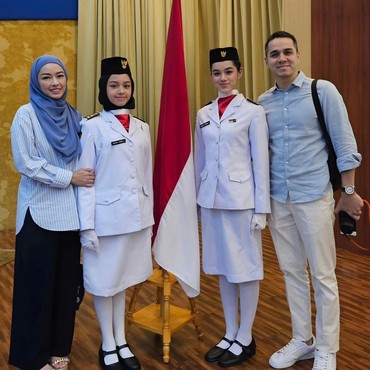 Parasnya Disorot, Ini Potret 2 Anak Rionaldo Stokhorst Jadi Paskibra