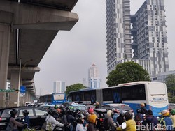 Keluhkan Macet Jl MT Haryono Pancoran, Tukang Ojek: Waktu Habis-Badan Pegal