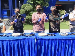 Barang Impor Ilegal Via Bandara Juanda Senilai Rp 2,4 M Dimusnahkan