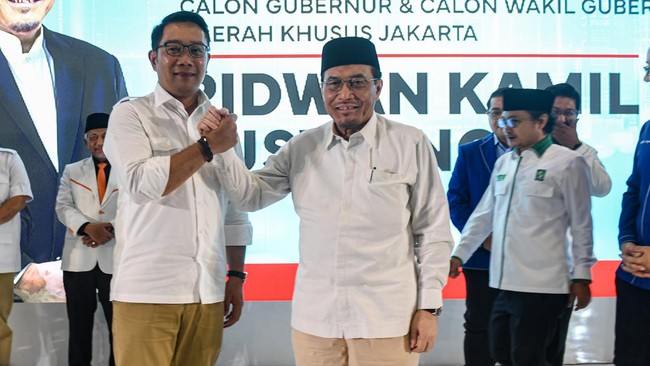 Bakal calon gubernur Ridwan Kamil dan wakil gubernur Suswono bakal mendaftarkan diri di KPUD DKI Jakarta, Rabu (28/8). Mereka bakal didampingi penduduk Betawi.