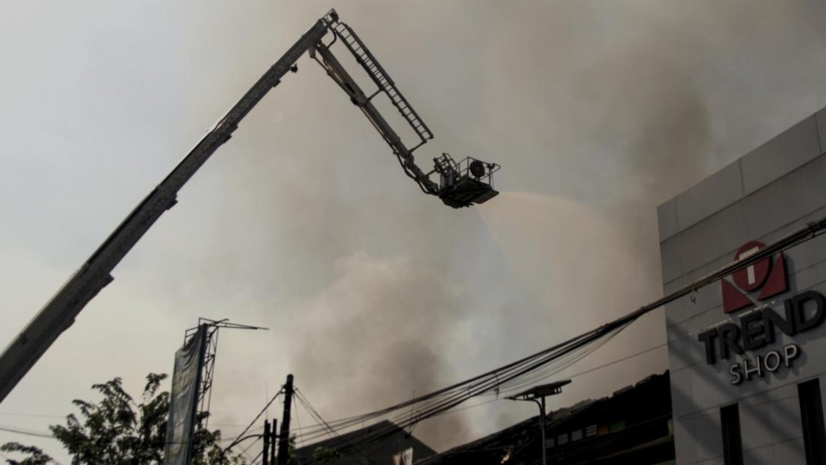 FOTO: Kebakaran Pasar Induk Krian Sidoarjo