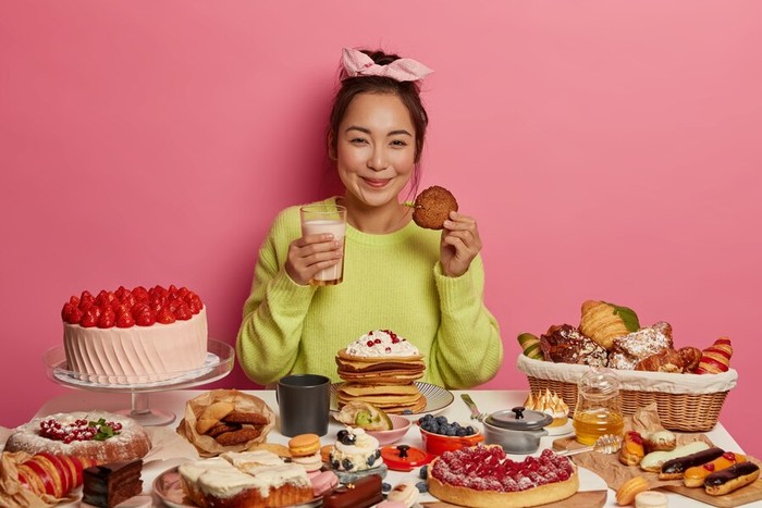 Makanan manis/Foto: freepik.com/wayhomestudio